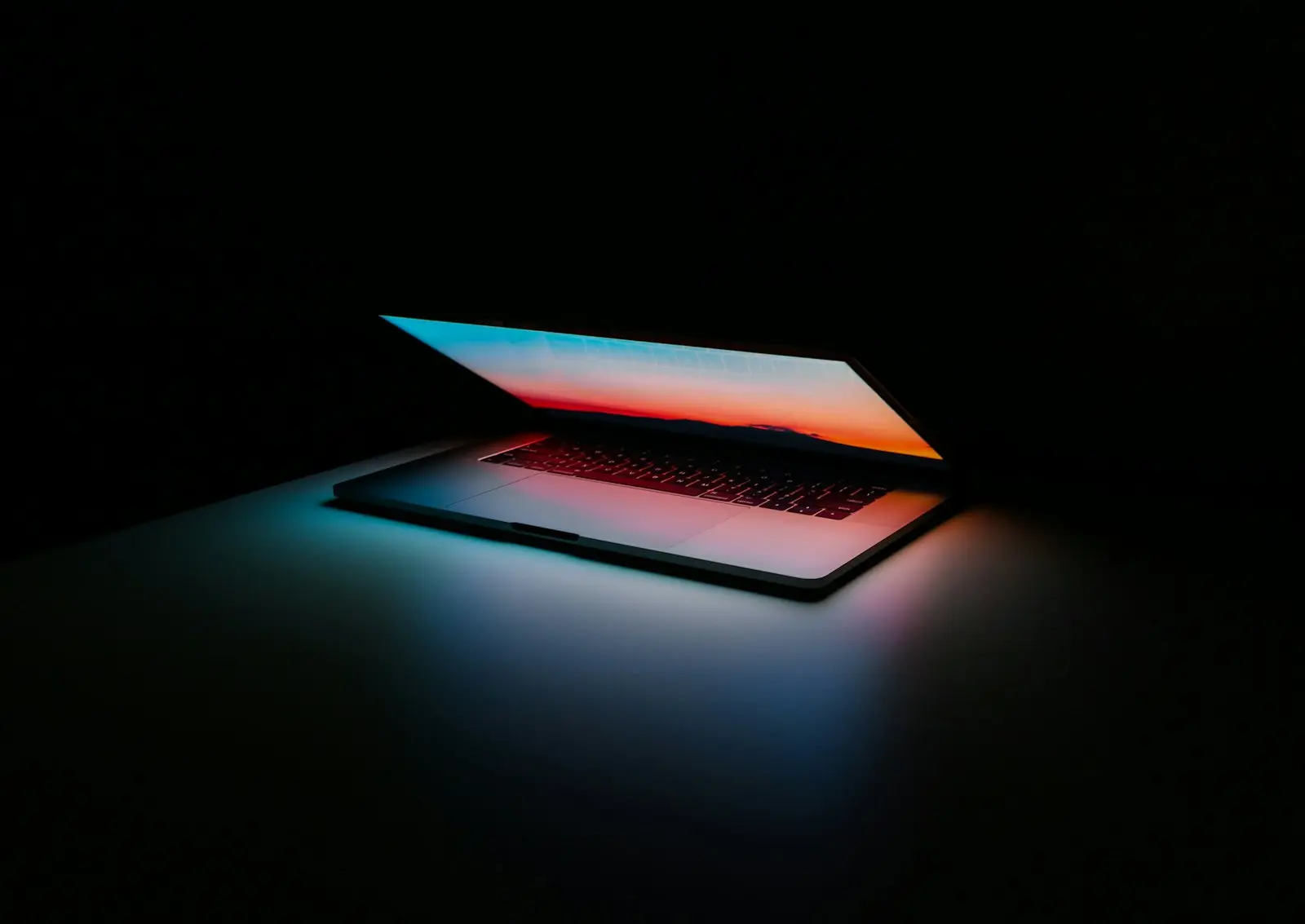 Featured sample case, laptop in a dark room